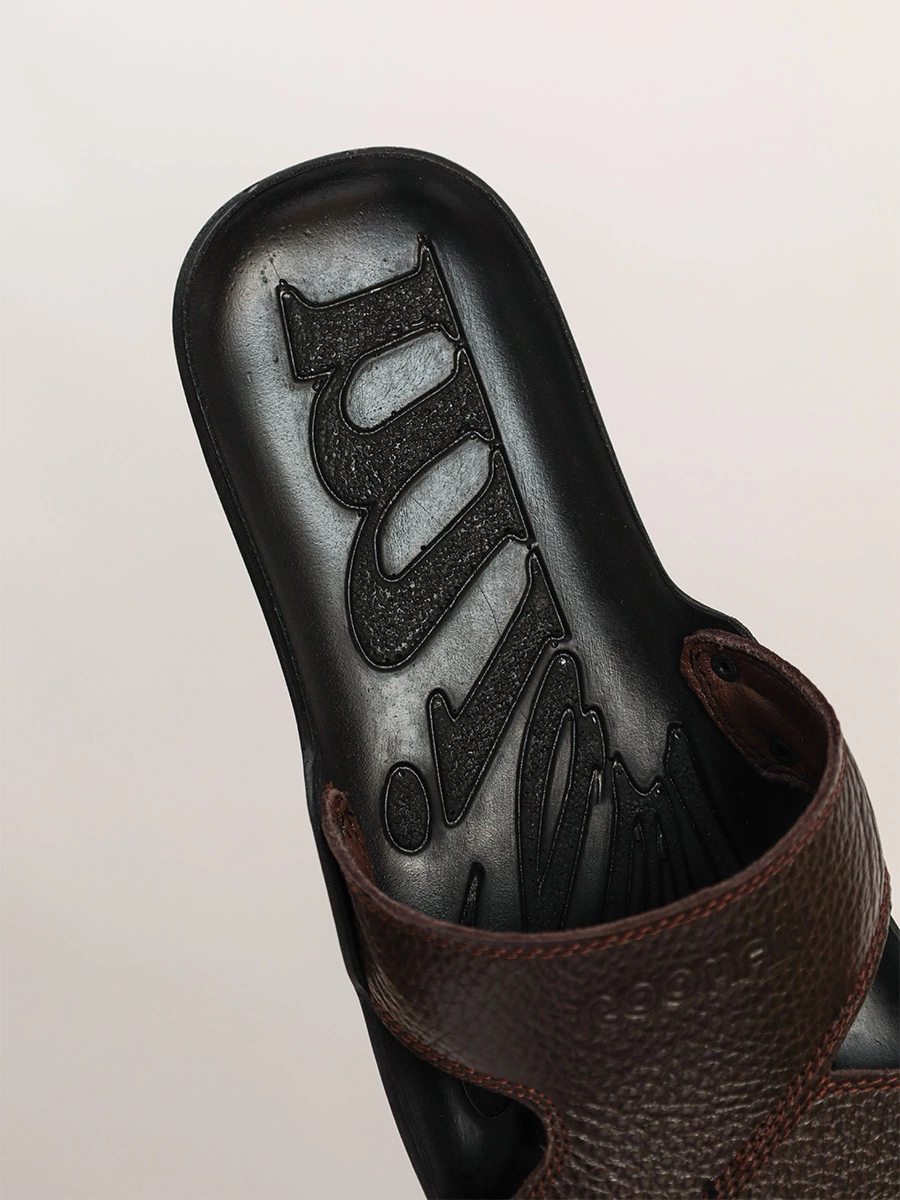 Пантолеты коричневые с брендированным тиснением